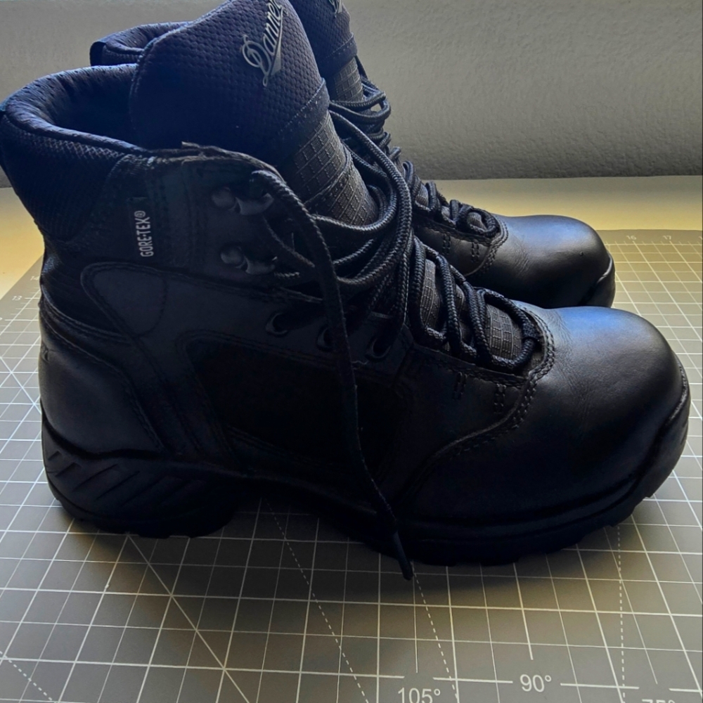Danner Kinetic 6 1/2" GTX Women's Black leather boots in good used condition!